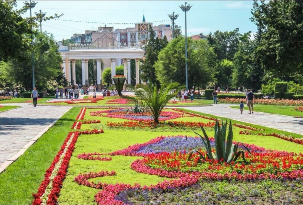 Что не так в самом старом алматинском парке?